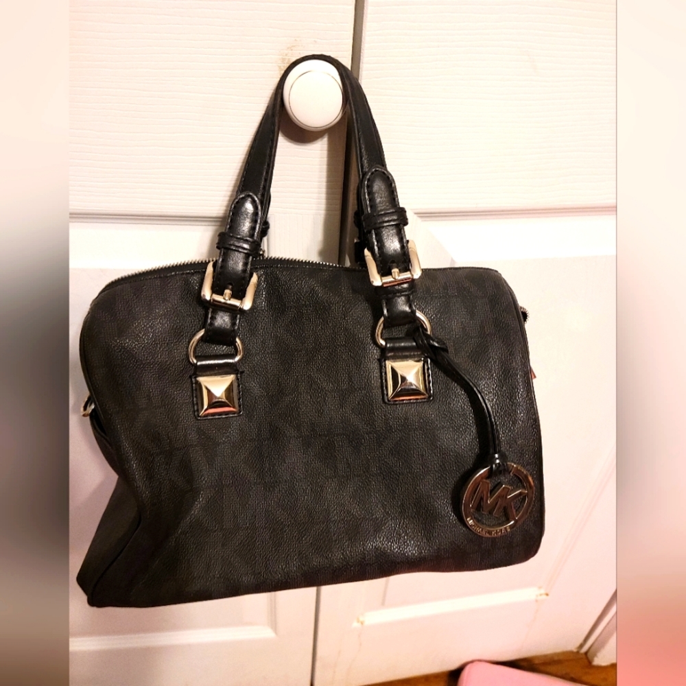 Michael Kors Handbag / Shoulder bag/ Purse